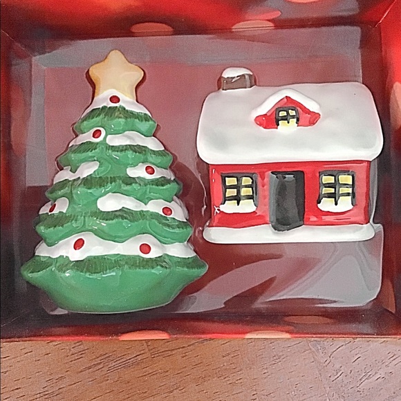 New In Box Holiday Salt & Pepper Shakers - Picture 5 of 11